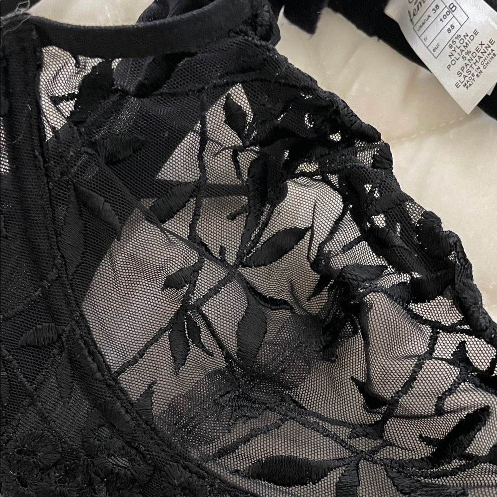 La Femme Elegant Black Floral Lace Bra Set - Picture 3 of 6